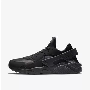Black Nike Huaraches